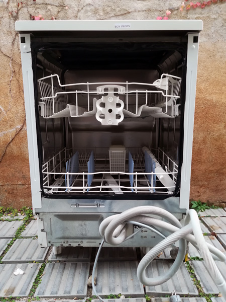 lavavajilla whirlpool 1u